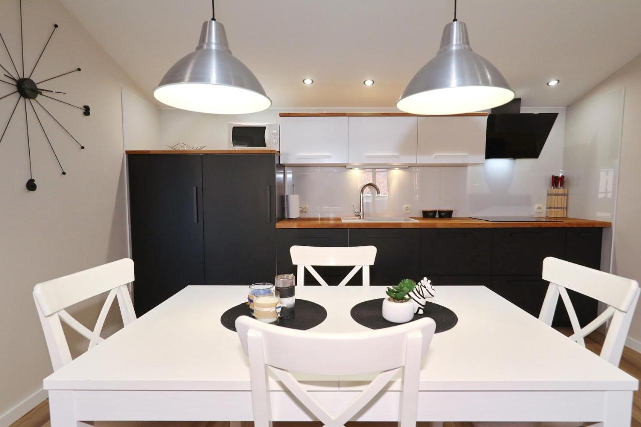 Apartments "Villa Antisin" With Heated Pool Zadar Exterior foto